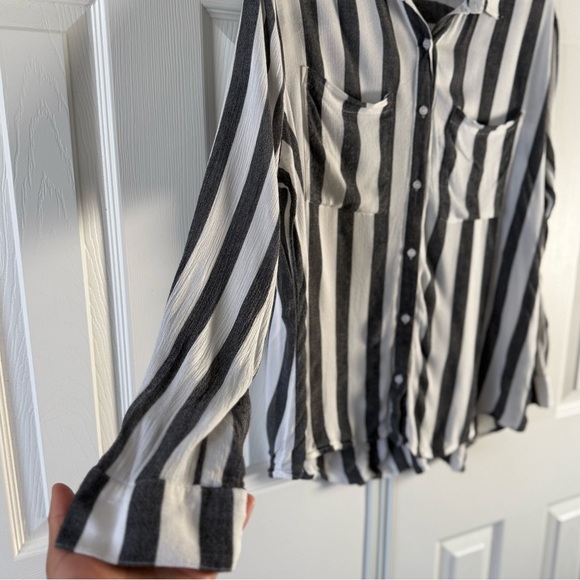 BP Gray and White Spring Striped Button-Up Shirt with Front Pockets Size XL - Picture 4 of 7